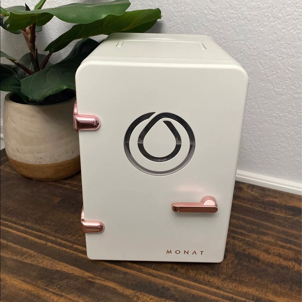 Beauty Care mini fridge by Monat